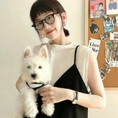 挥著翅膀的女孩